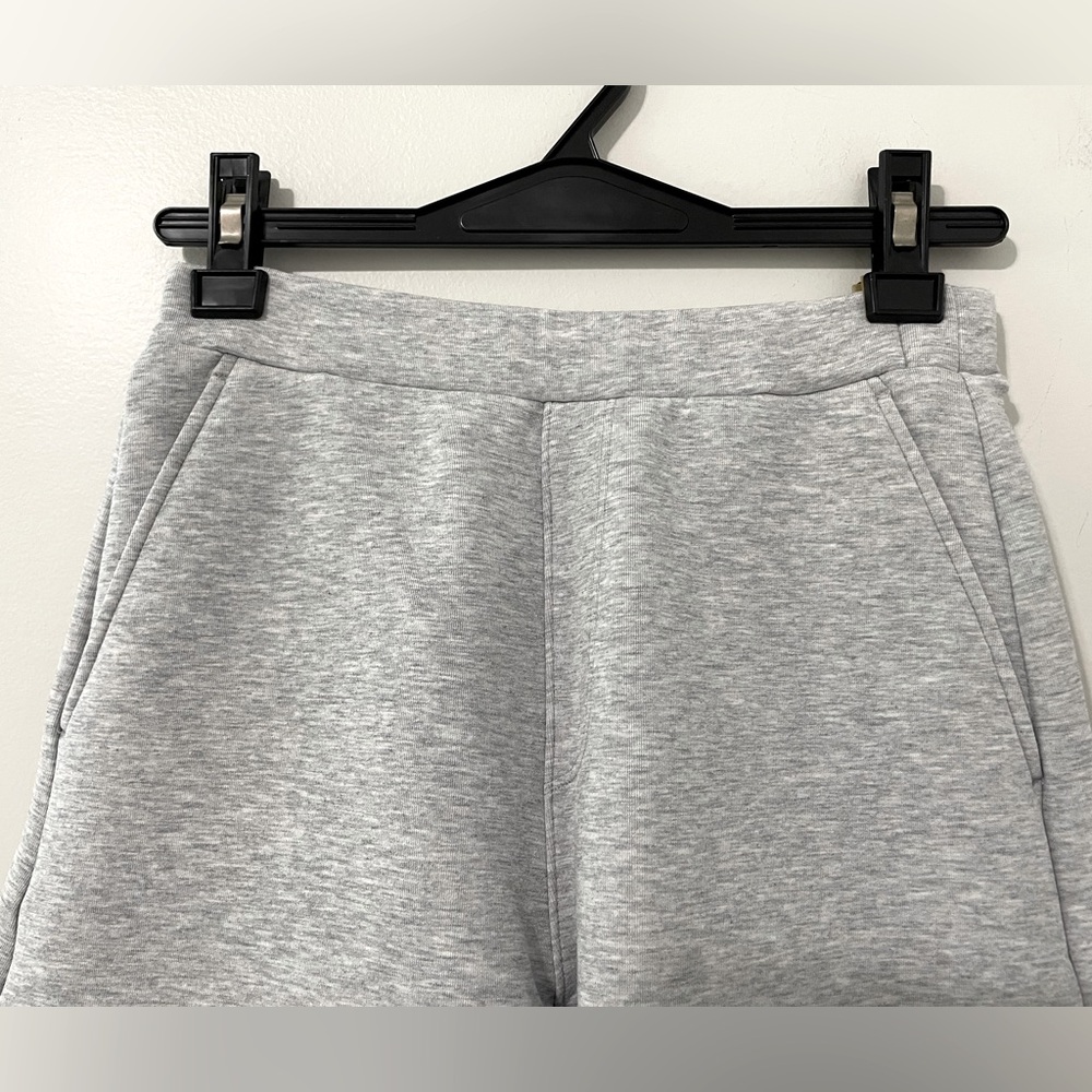 EUC Uniqlo Ballon Sweat Pants - Picture 5 of 16